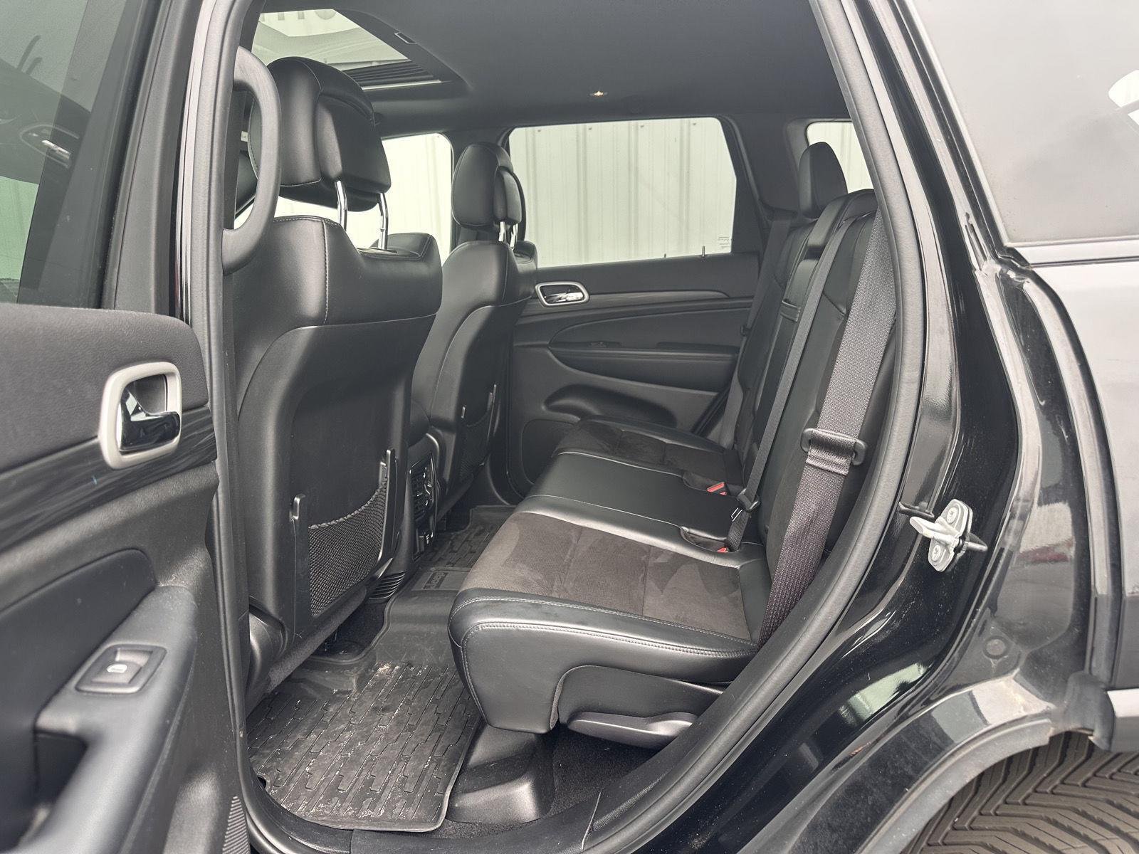 Used 2021 Diamond Black Crystal Pearlcoat Jeep Laredo X image 17
