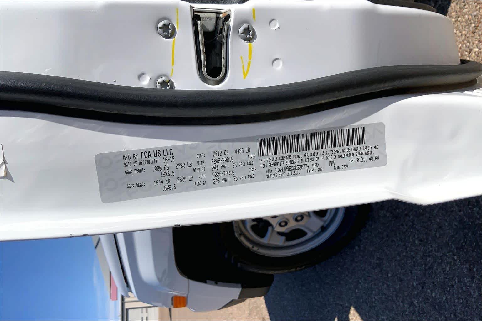 Used 2016 Bright White Clearcoat Jeep Sport image 37