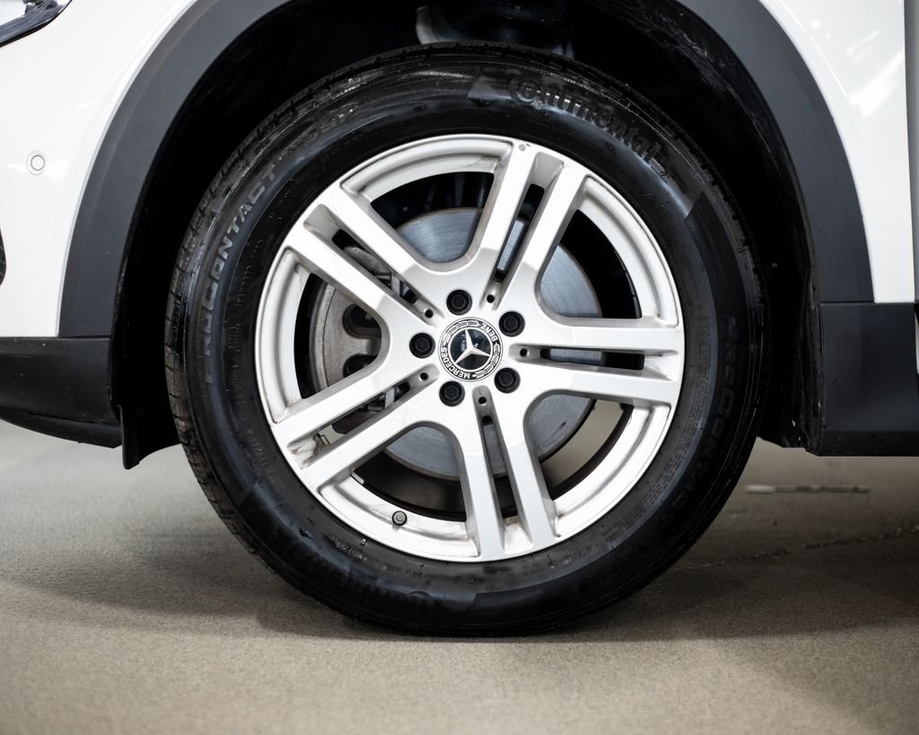 Certified Used 2023 White Mercedes-Benz GLB 250 image 4
