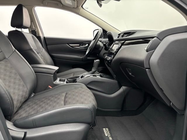 Used 2022 Gun Metallic Nissan SV image 29