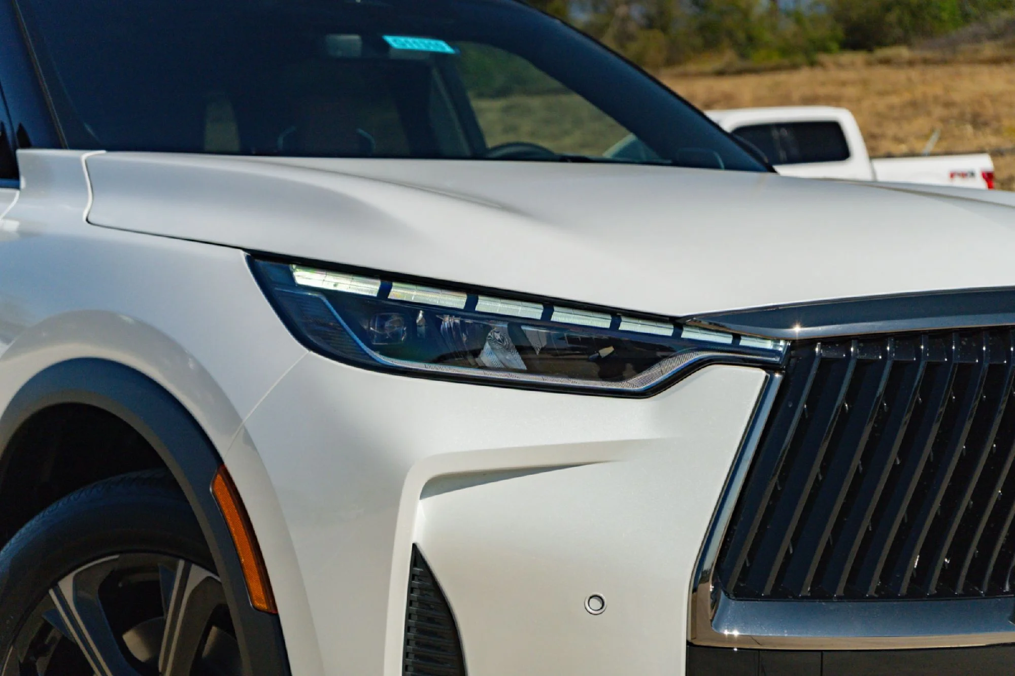 New 2027 2T RAD WHT INFINITI Autograph AWD image 3