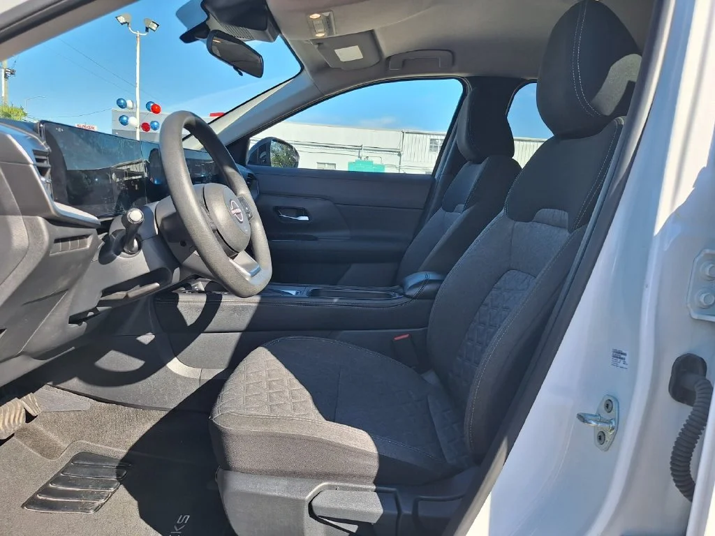 Used 2025 White Nissan SV image 11