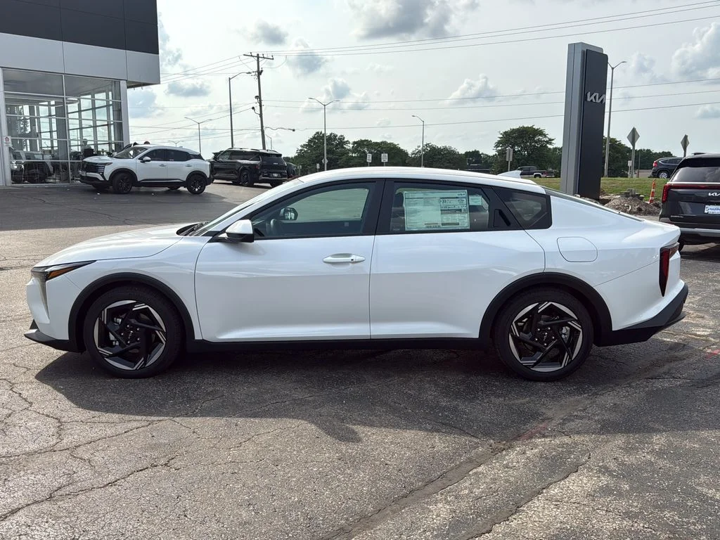 New 2026 White Kia EX image 2