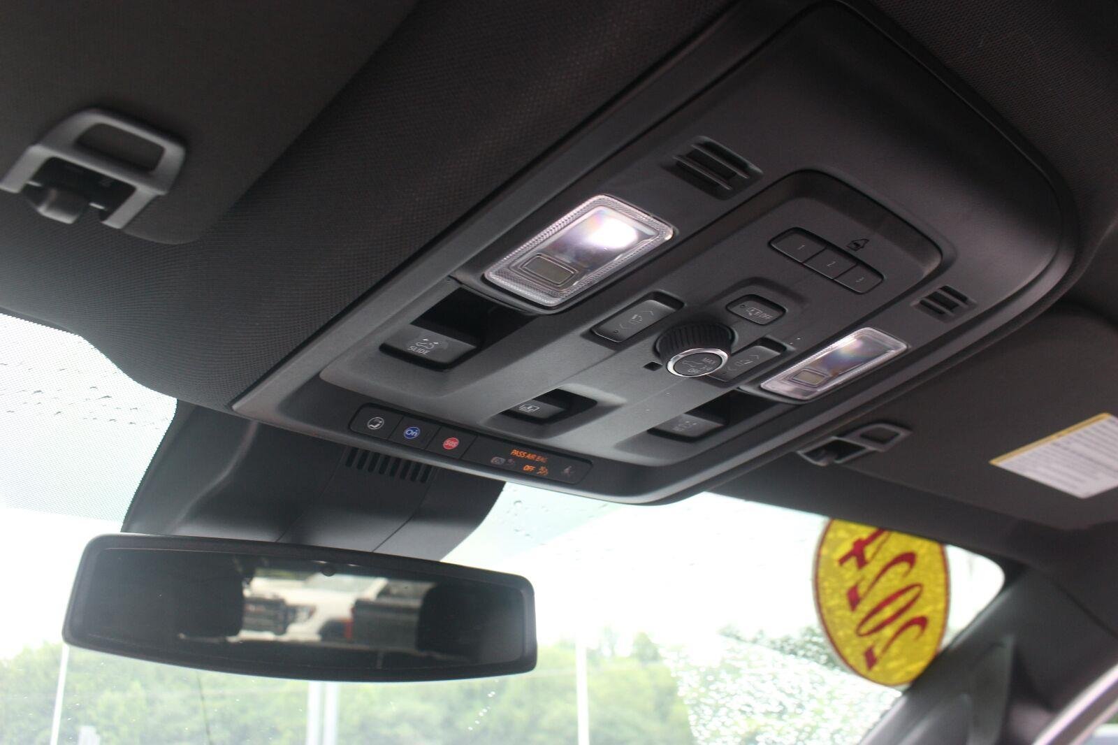 Used 2024 Black Chevrolet Z71 image 33