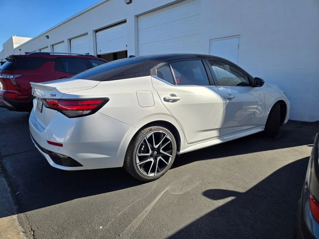 Used 2024 Aspen White Trico Nissan SR image 2