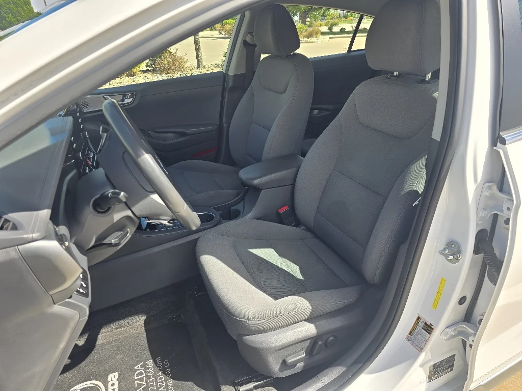Used 2021 Ceramic White Hyundai SE image 14
