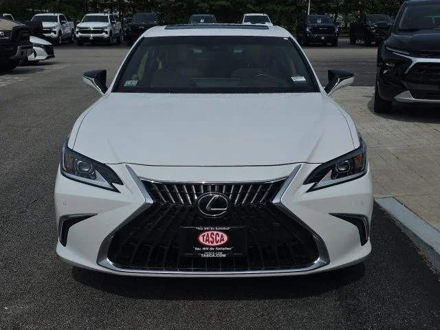 Used 2025 White Lexus 350 image 8
