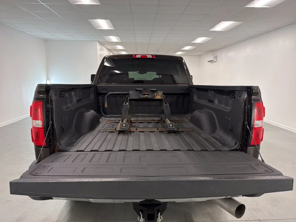 Used 2018  GMC SLT image 8