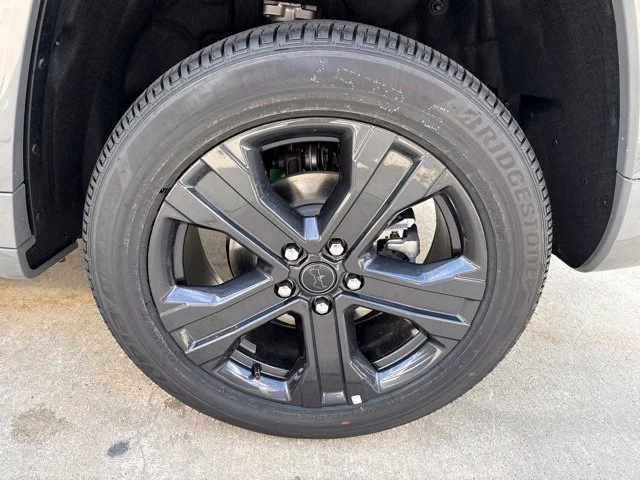 New 2027 Gray Jeep Limited Reserve image 6