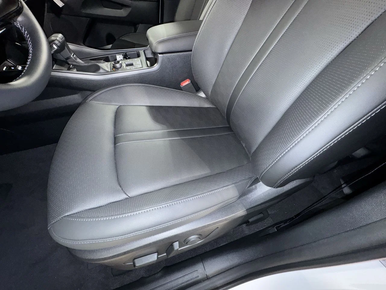 New 2026 White Pearl Kia S image 16