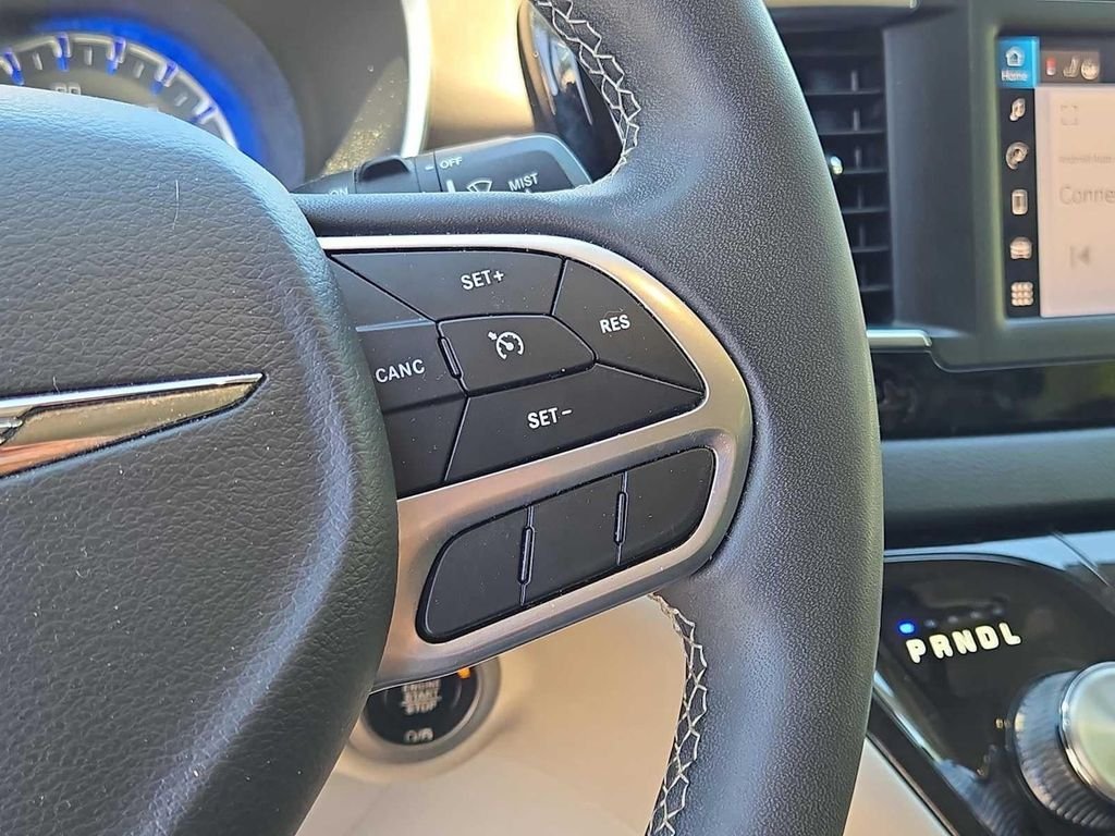 Used 2023 White Chrysler LX image 27