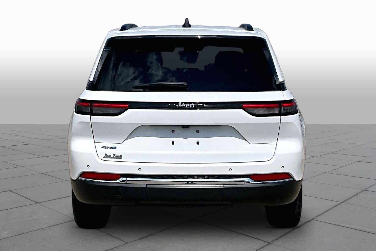 Used 2022 Bright White Clearcoat Jeep  image 5