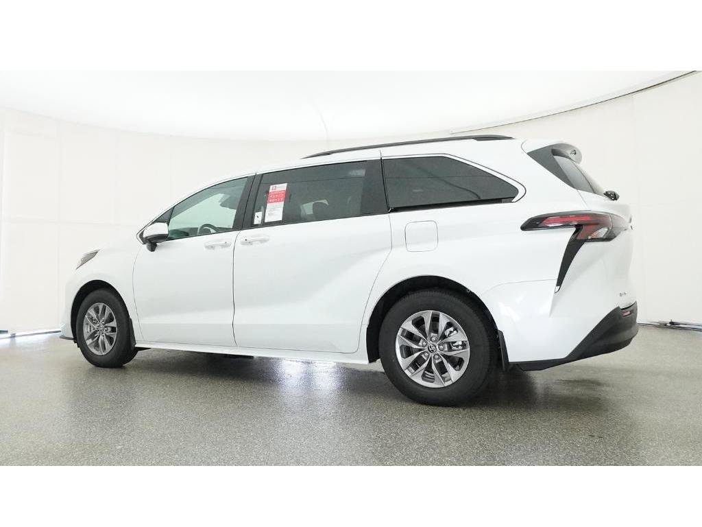 New 2026 Wind Chill Pearl Toyota XLE image 20