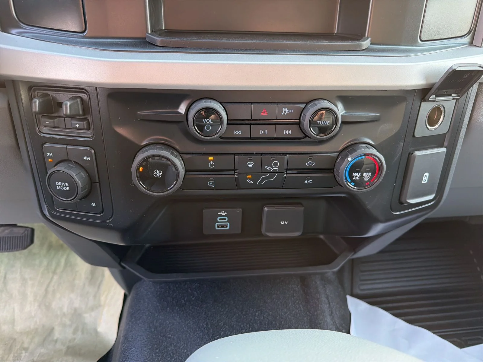 2026 Ford F-550 Super Duty Chassis Cab XL - Photo 14