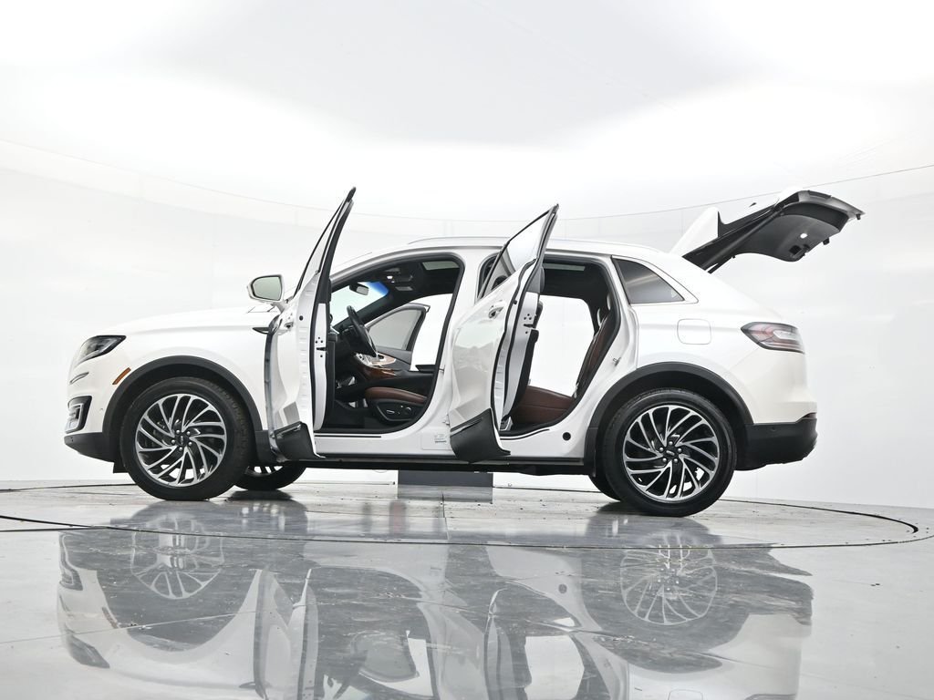 Used 2019 White Platinum Clearcoat Metallic Lincoln Reserve image 56