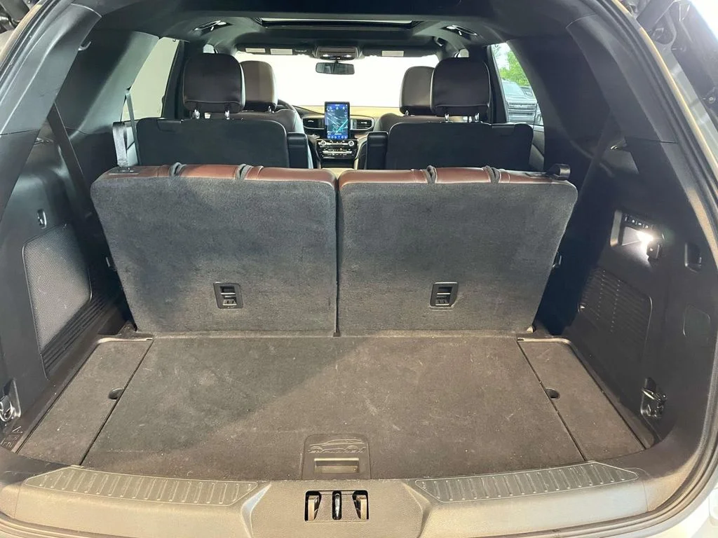 Used 2021 Silver Metallic Ford Platinum image 18
