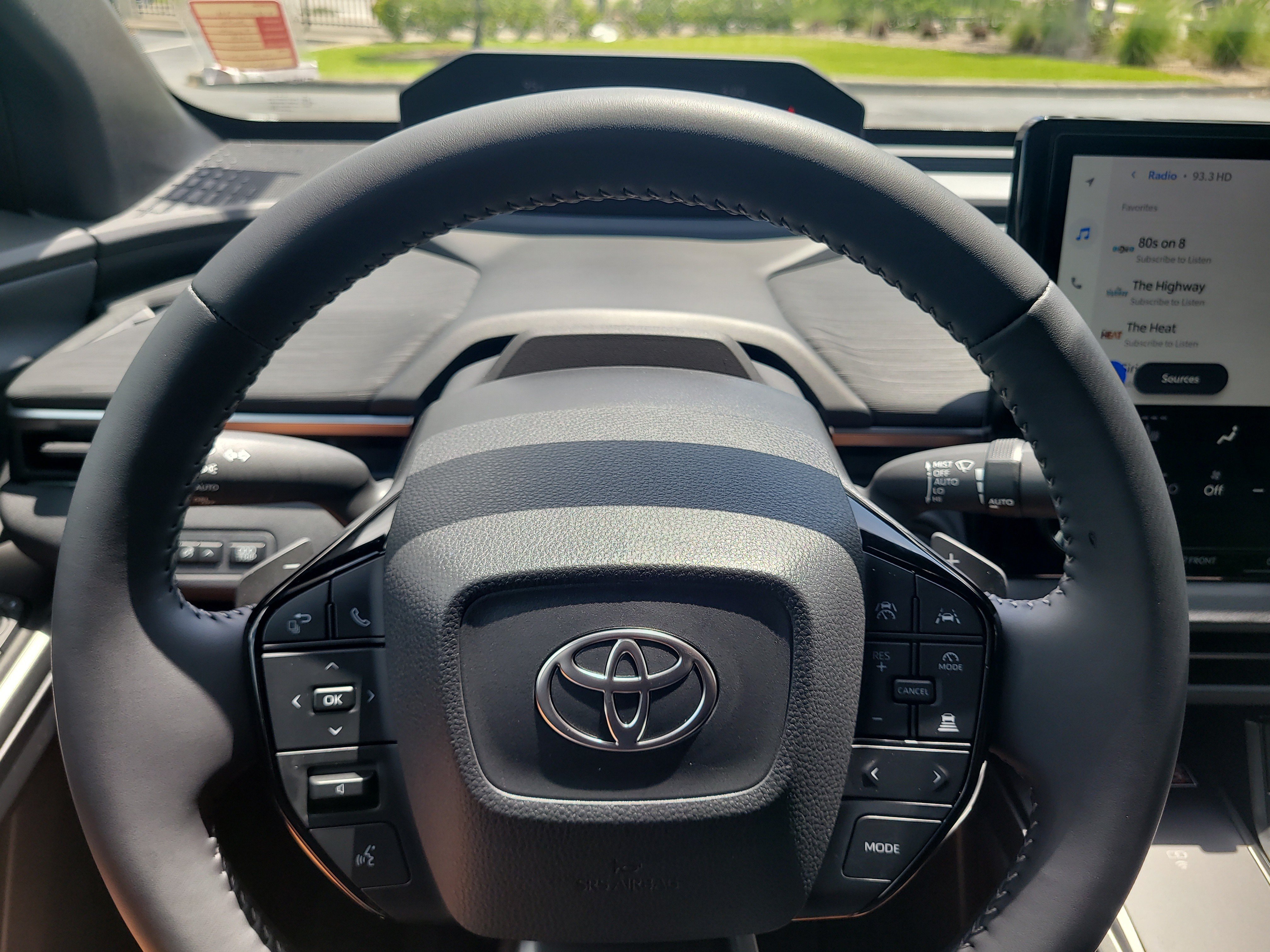 Used 2026 Wind Chill Pearl Toyota SE image 29