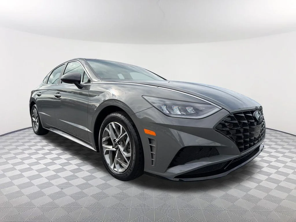 Used 2022 Gray Hyundai SEL image 3