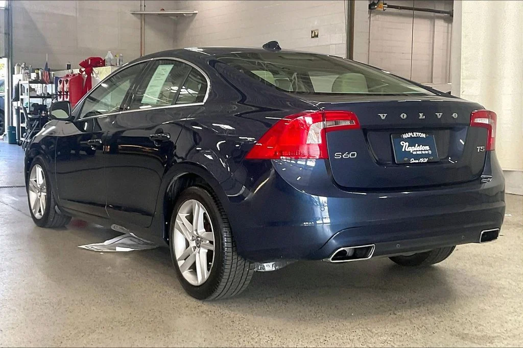 Used 2015 Blue Volvo T5 Premier image 10