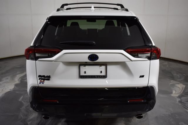Used 2023 White Toyota SE image 9
