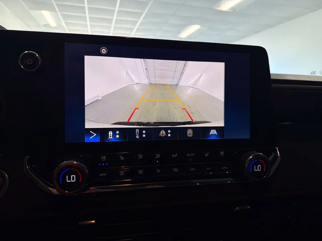 Used 2023 White Chevrolet Z71 image 15