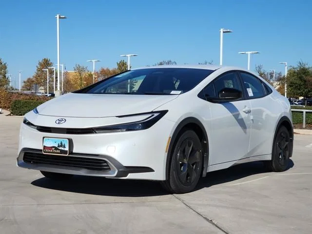 New 2026 Wind Chill Pearl <sup>1</sup> Toyota  SE image 2