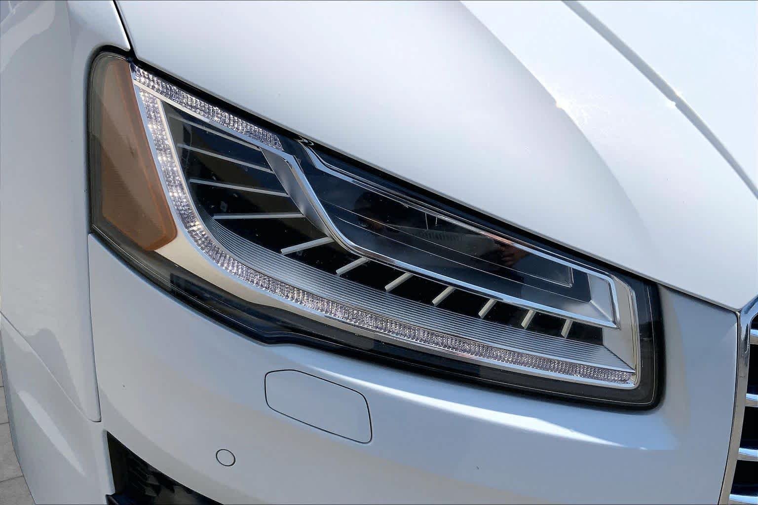 Used 2017 Glacier White Metallic Audi  image 27