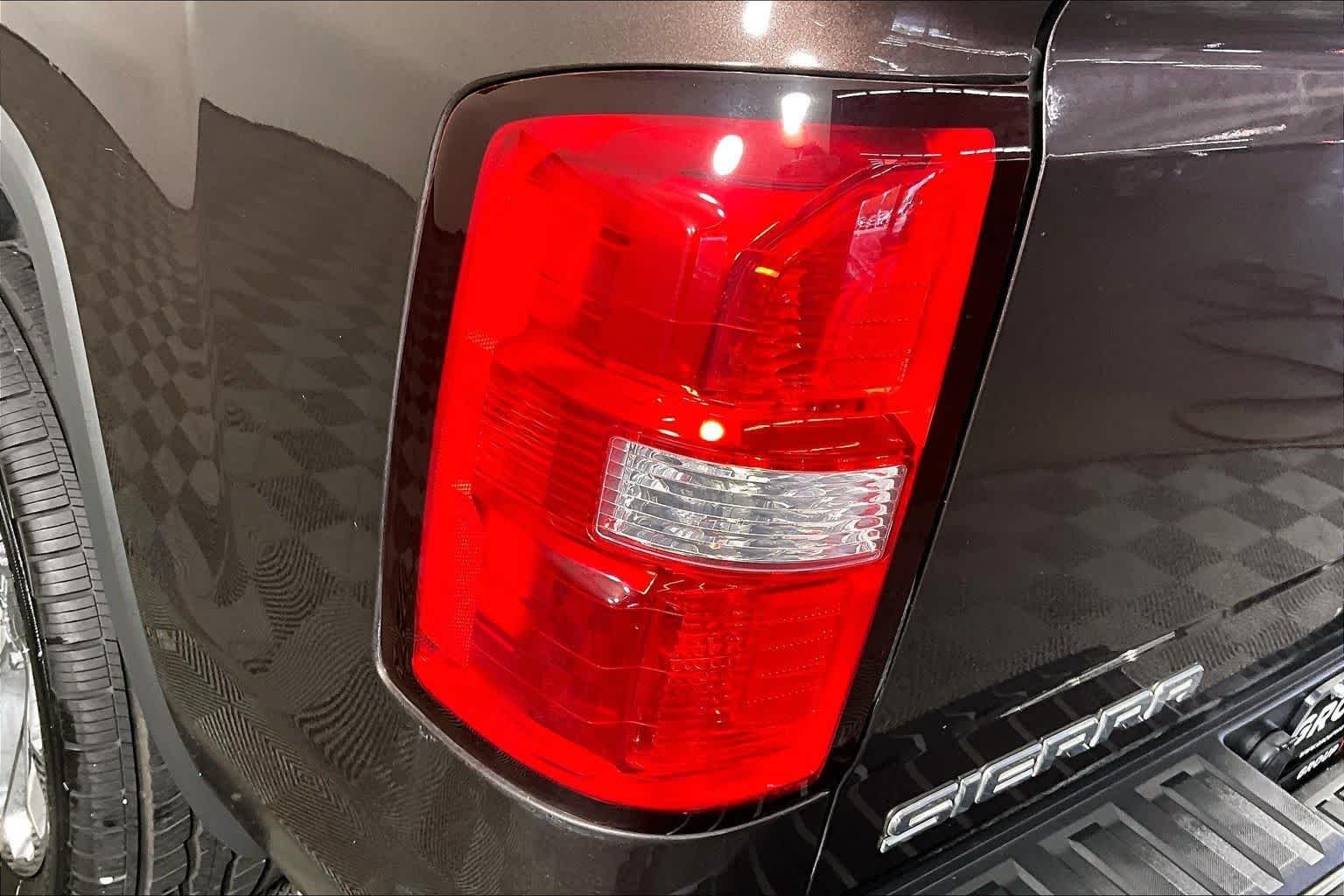 Used 2016 Mahogany Metallic GMC SLE image 25