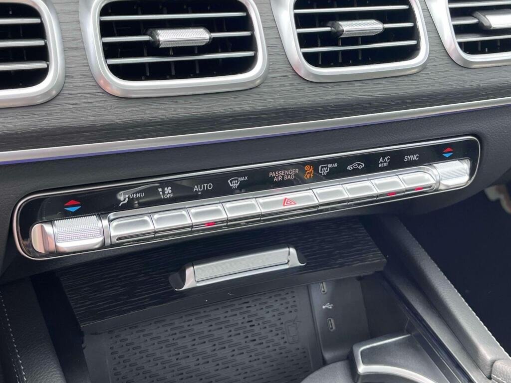 New 2026 MANUFAKTUR Moonlight White Metallic Mercedes-Benz GLE 450 image 28