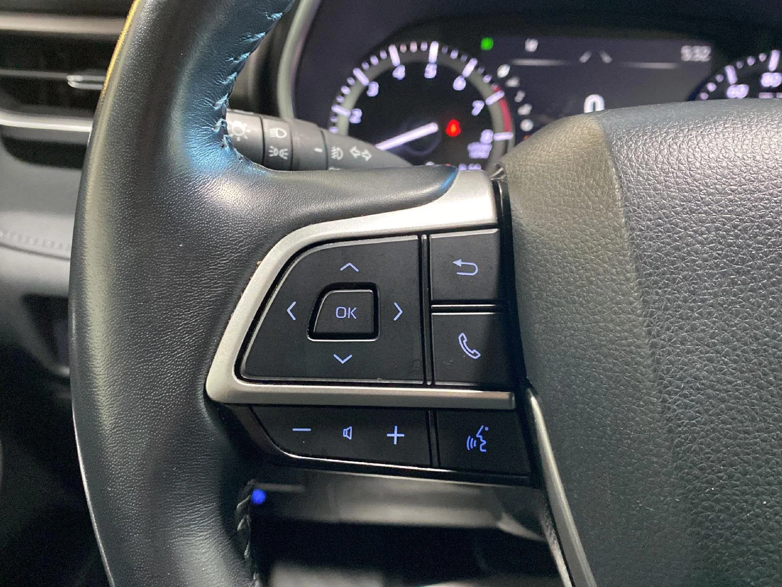 Used 2022 Celestial Silver Metallic Toyota XLE image 29