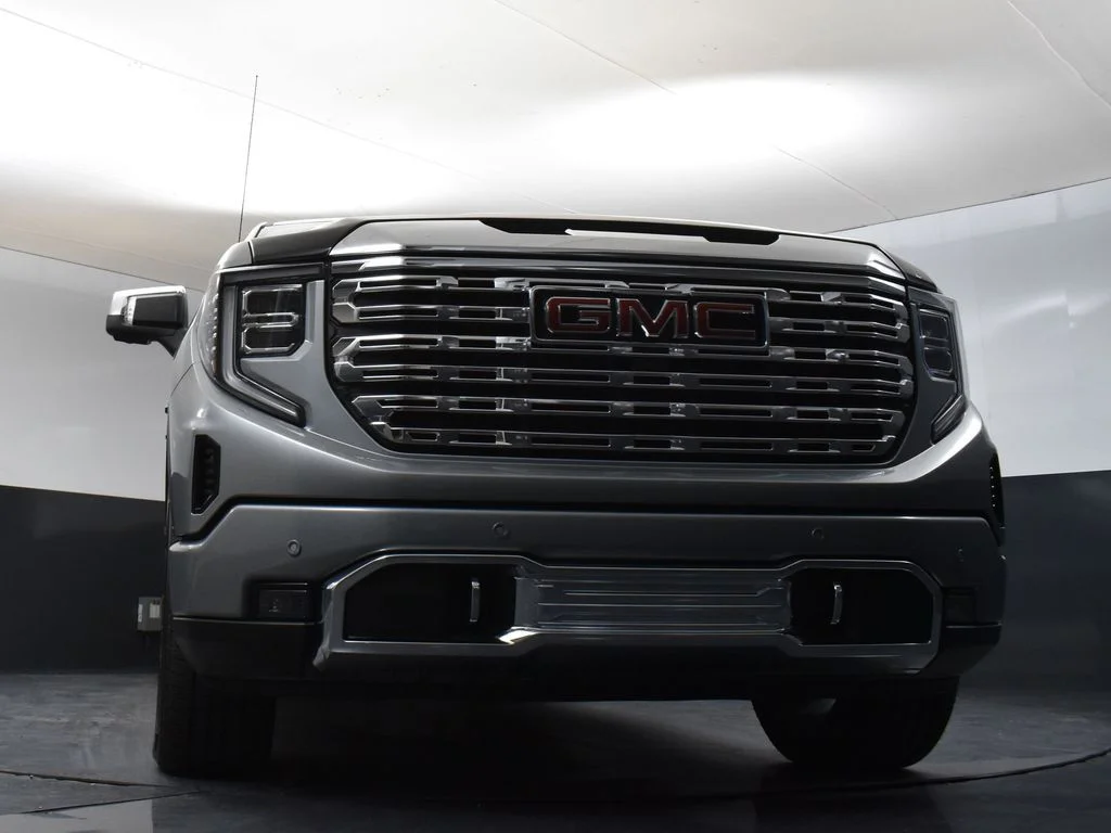 Used 2024 Silver GMC Denali image 31