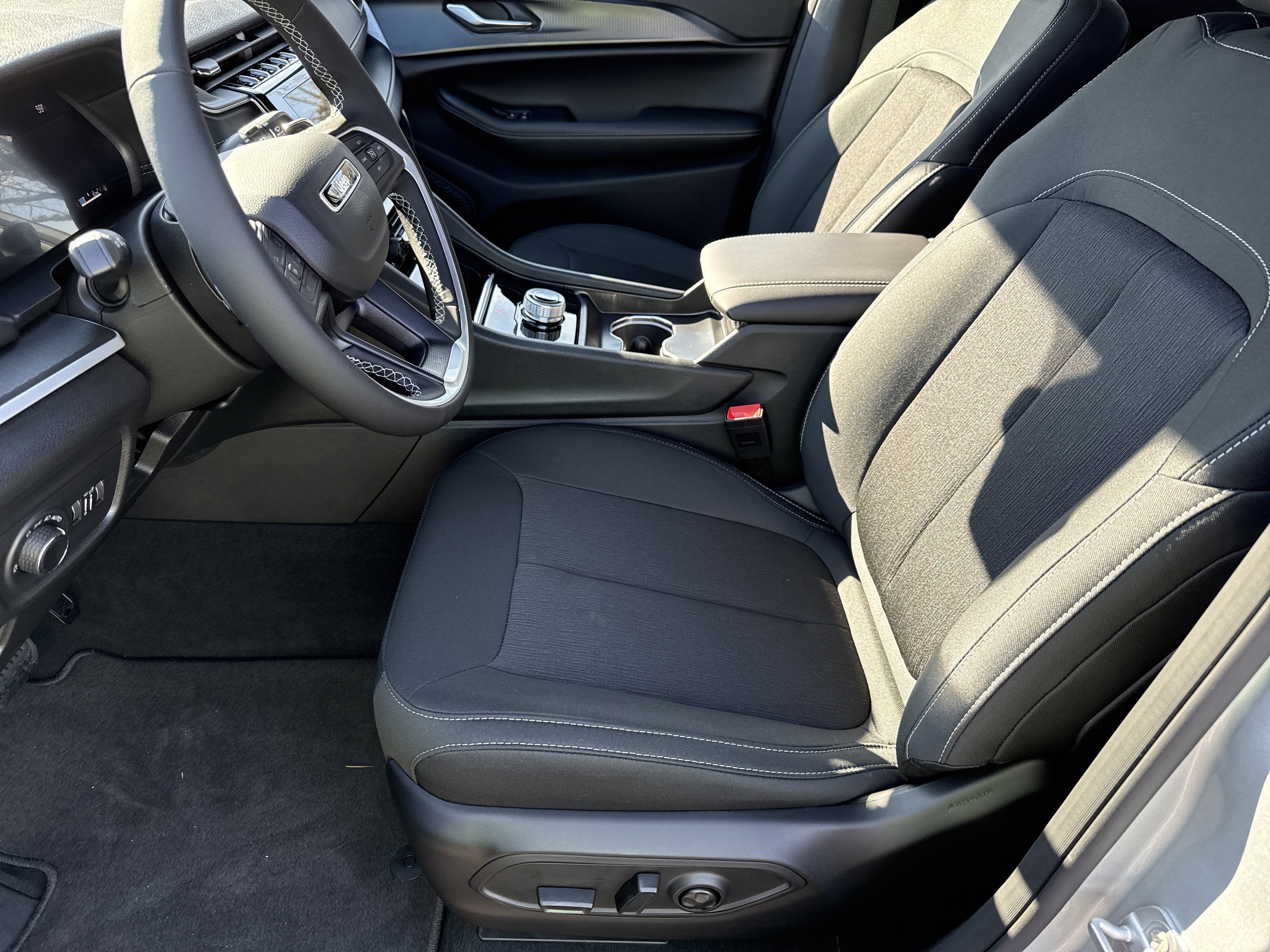 New 2025 Silver Zynith Jeep Laredo image 9