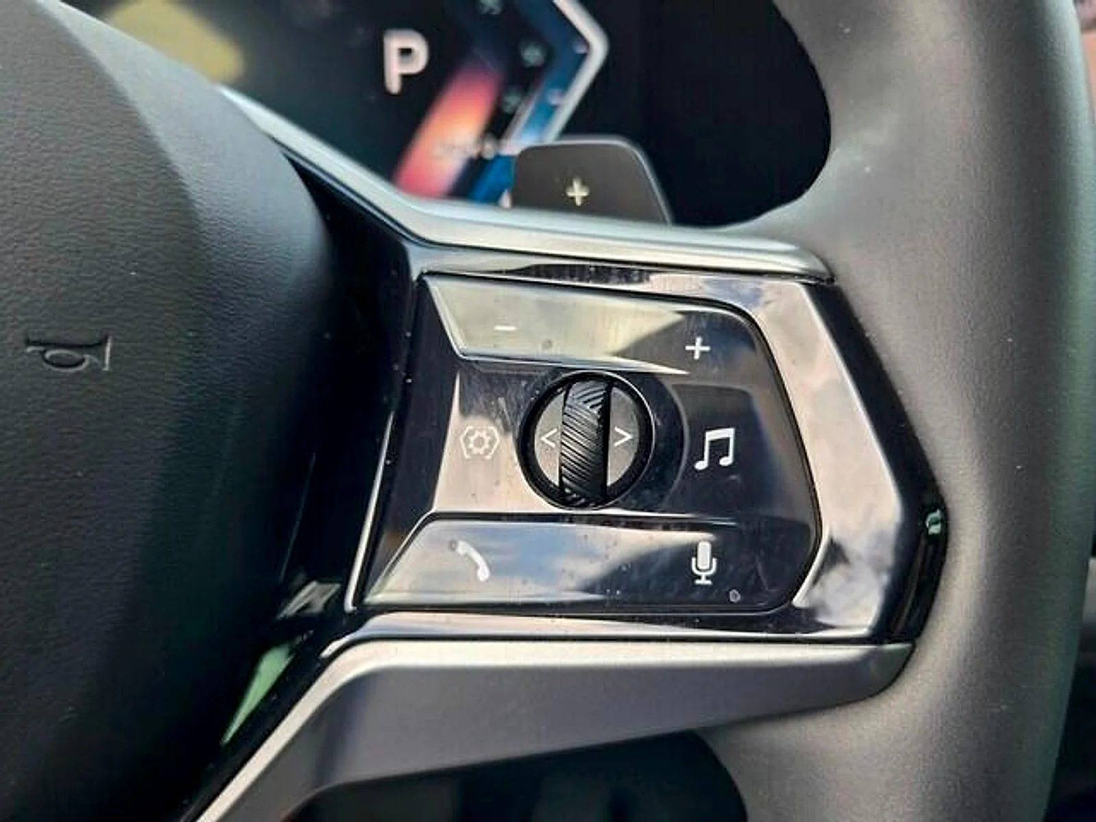 Used 2024  BMW  image 22