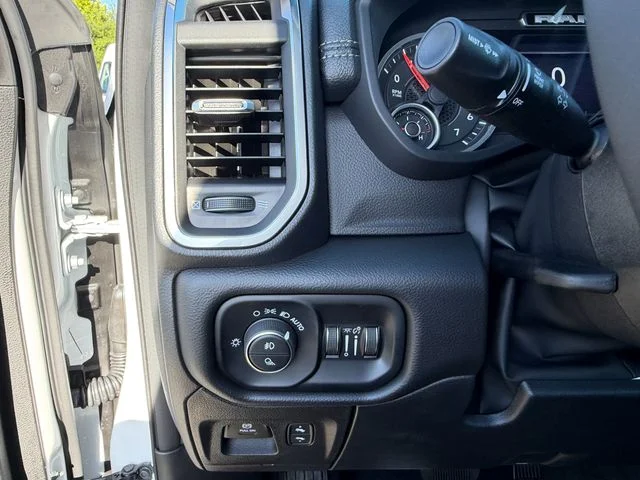 New 2026 Ivory White Tri-Coat Pearl-Coat Exterior Paint RAM Laramie image 20