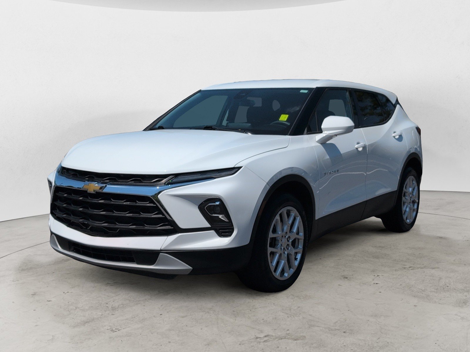 Used 2024 Summit White Chevrolet LT image 6