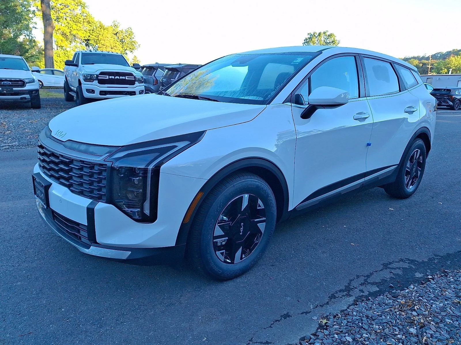 New 2026 Glacial White Pearl Kia LX image 3