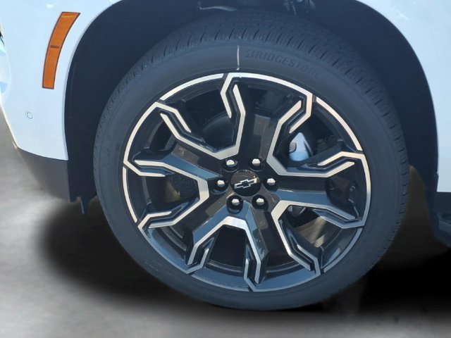 New 2027 Summit White Chevrolet RST image 17