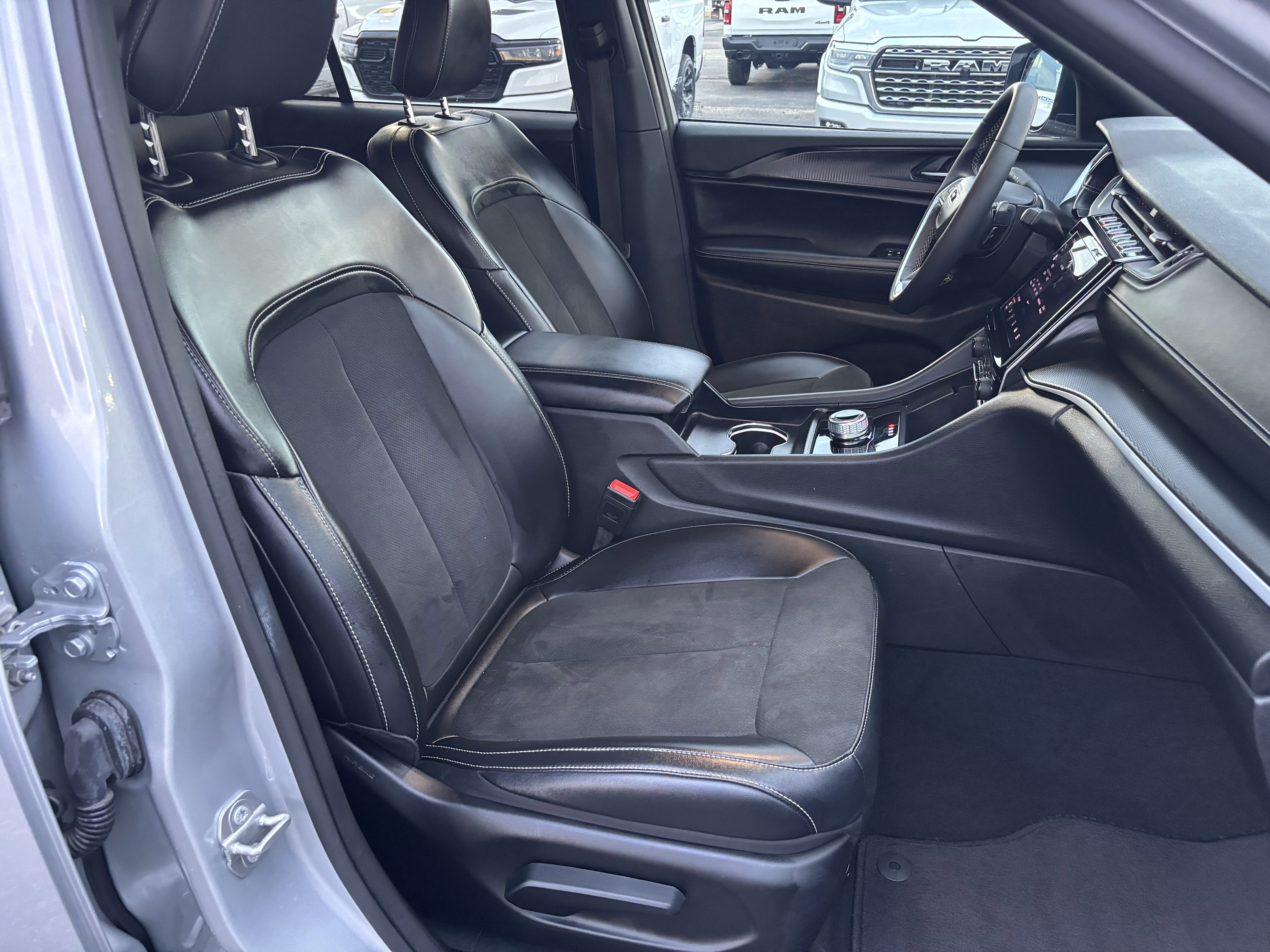 Used 2025 Silver Zynith Jeep Altitude image 26