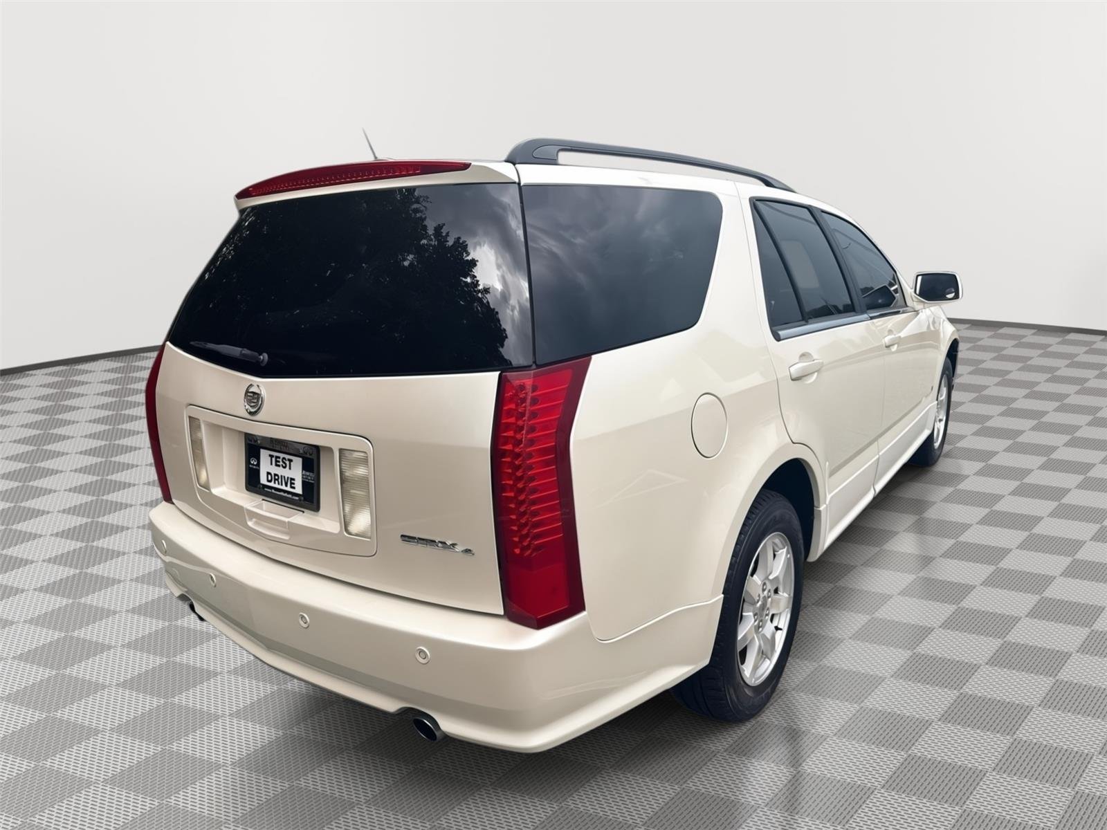 Used 2009 White Diamond Tricoat Cadillac AWD image 6