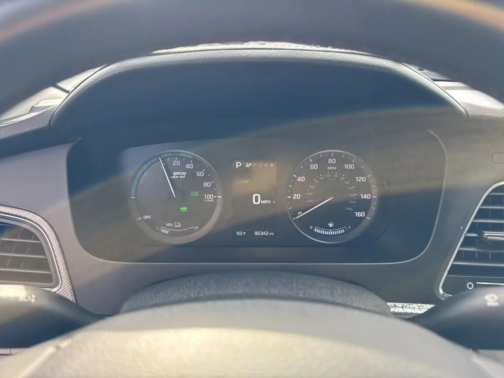 Used 2016 Black Hyundai Base image 20