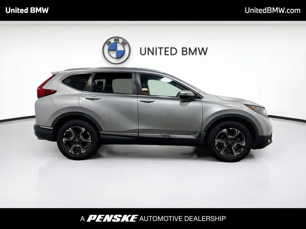 Used 2018 Lunar Silver Metallic Honda Touring image 4