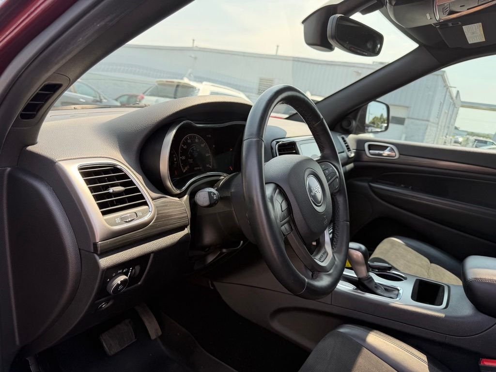 Used 2020 Red Jeep Altitude image 14