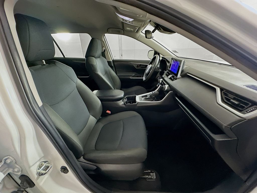 Used 2023 Ice Toyota LE image 28