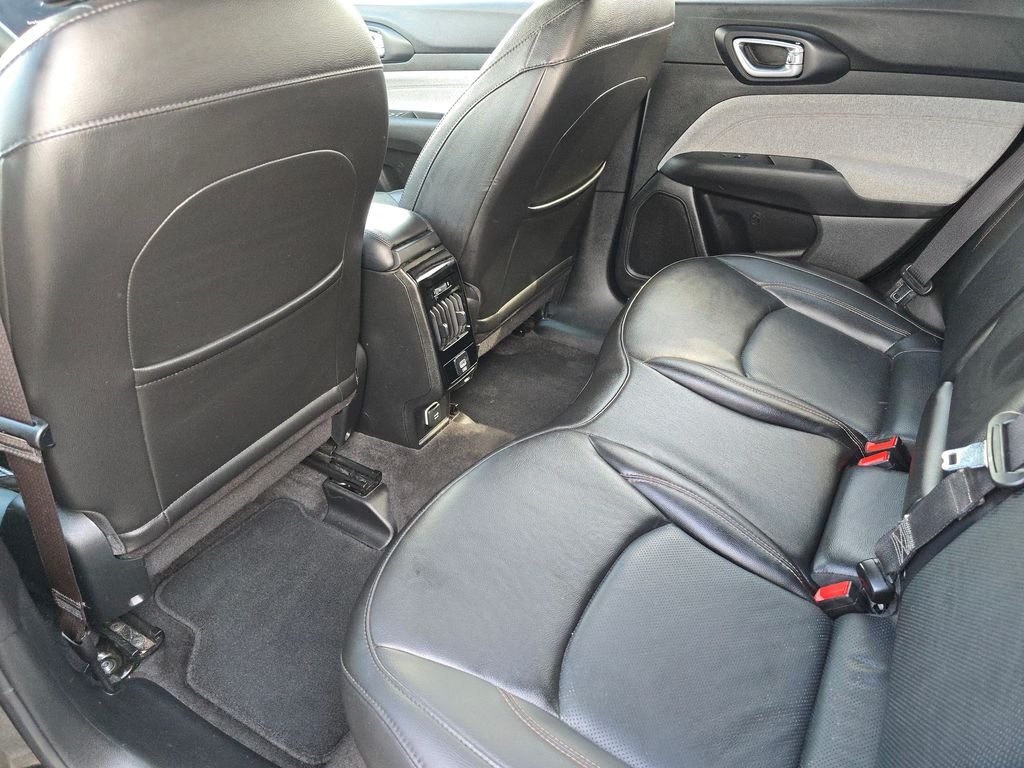 Used 2023 Black Jeep Latitude Lux image 20