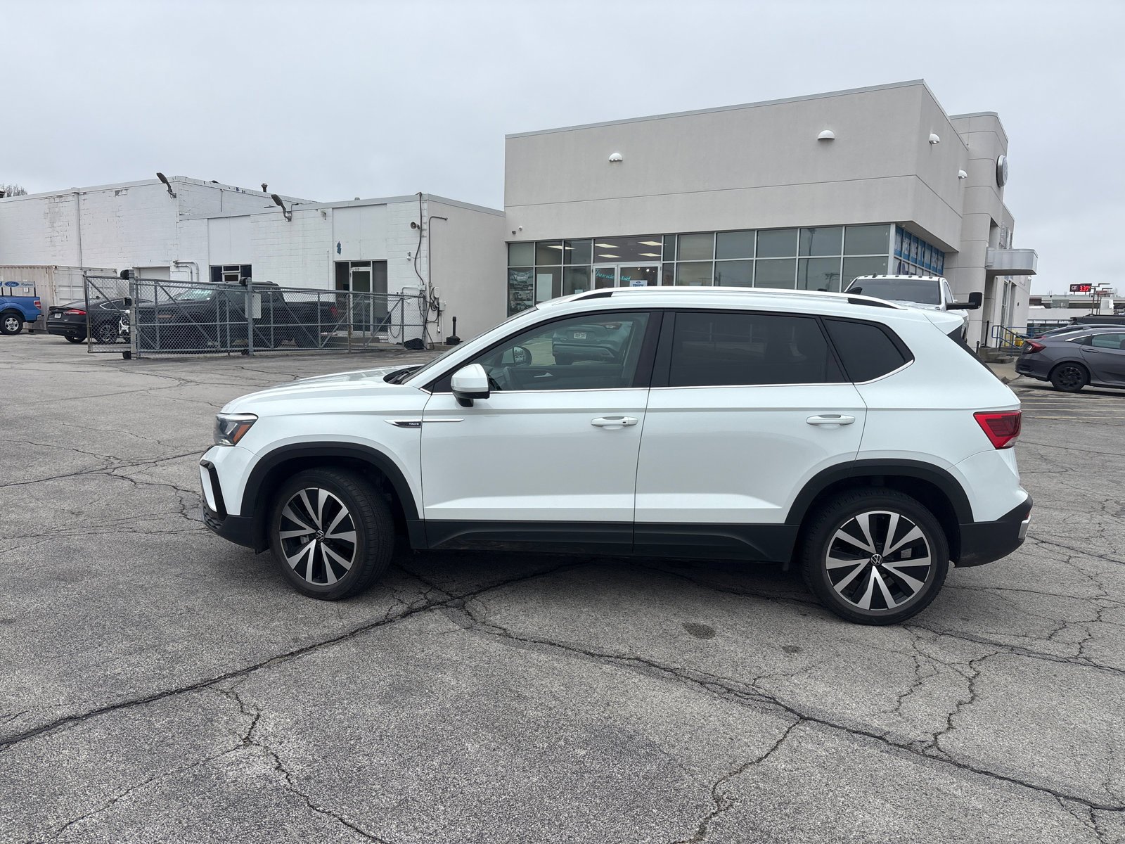 Used 2022 Volkswagen Taos SE with VIN 3VVRX7B25NM009664 for sale in Kansas City