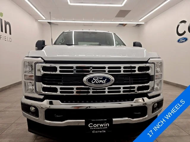 New 2027 Oxford White Ford F-350® XLT image 7
