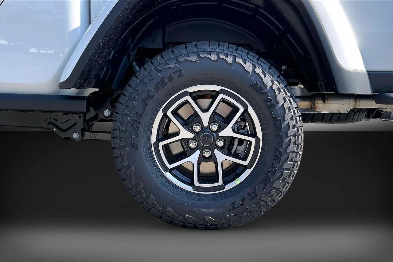 New 2026 Bright White Clearcoat Jeep Rubicon X image 30