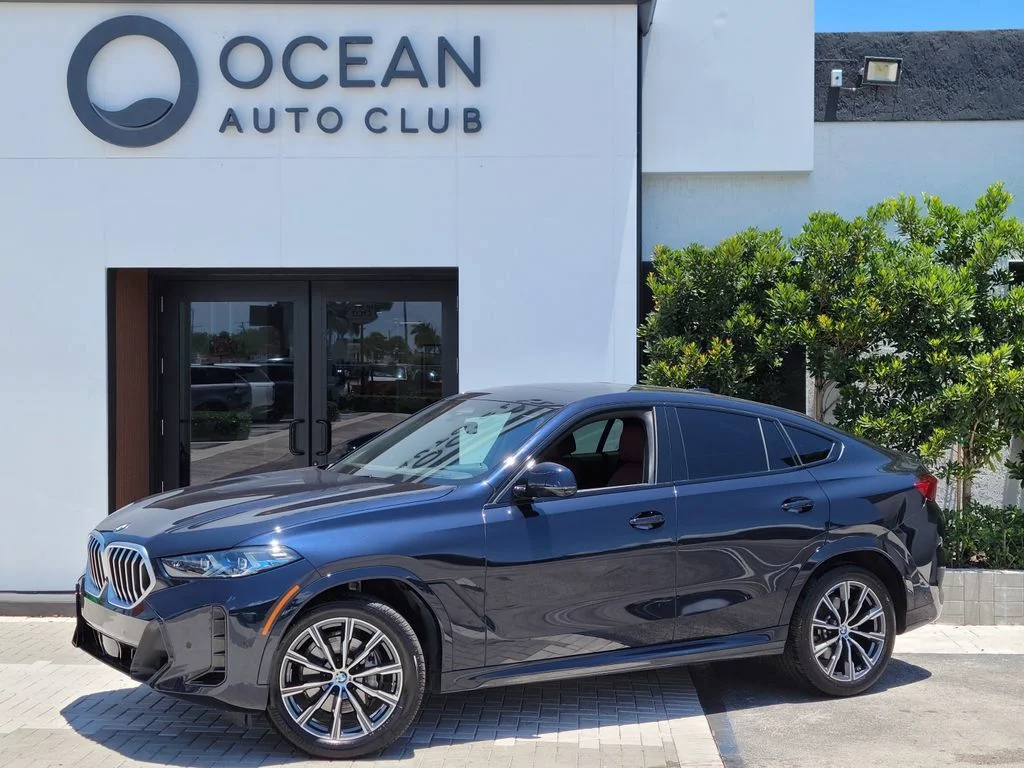 Used 2026 Carbon Black Metallic BMW xDrive40i image 2