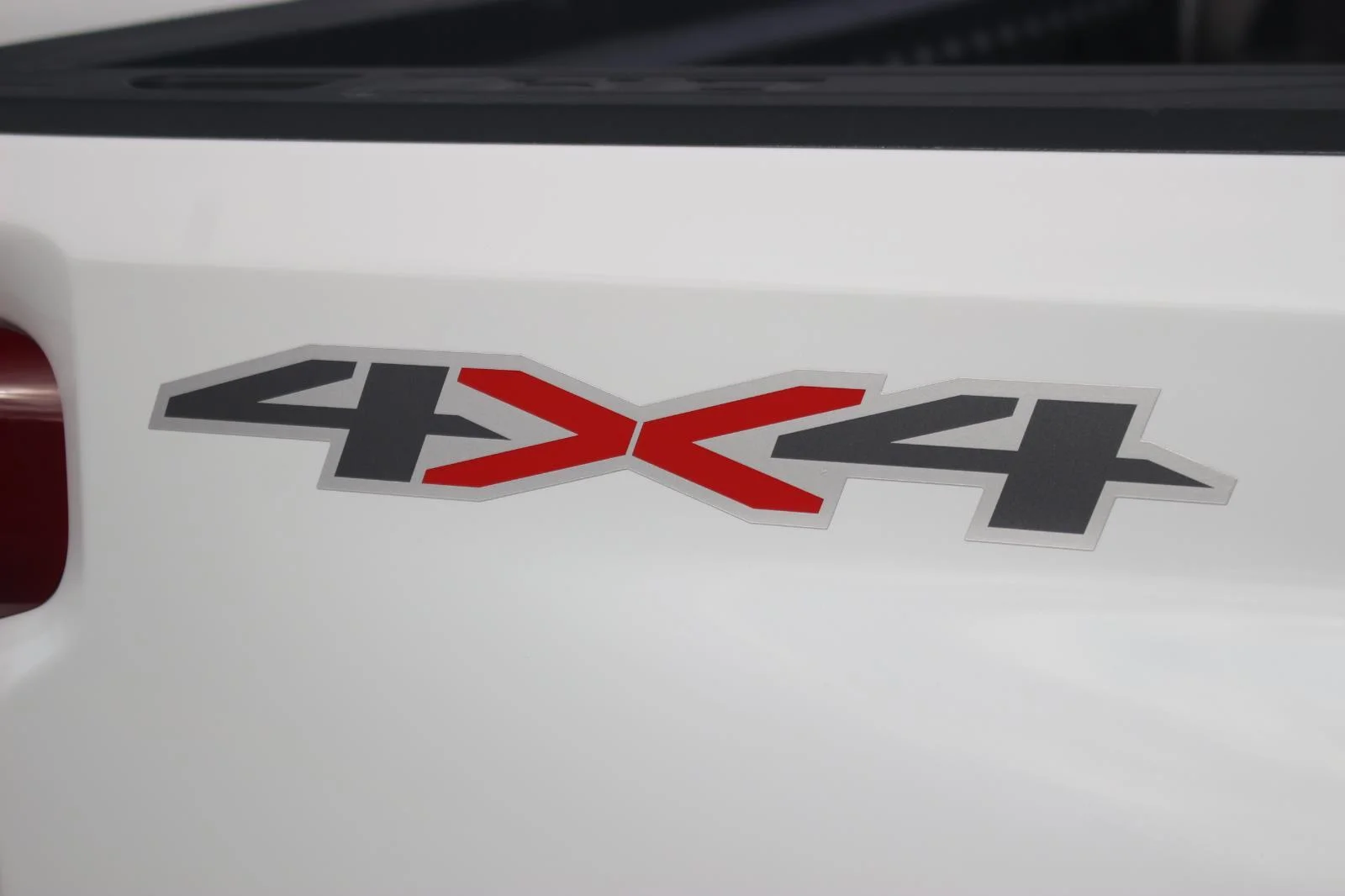 Used 2025 Summit White Chevrolet LT image 13
