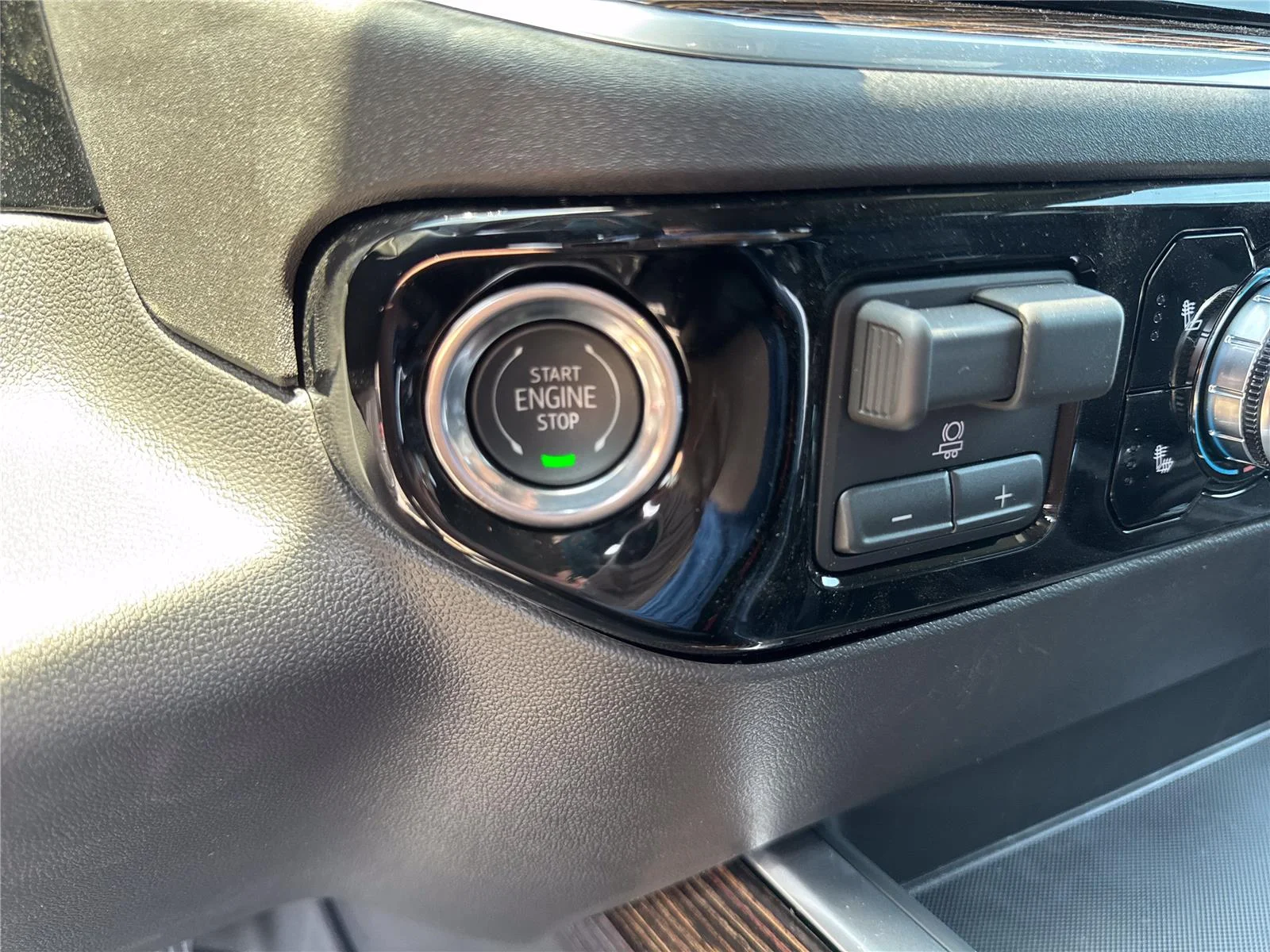 New 2026 Sterling Metallic GMC Elevation image 24